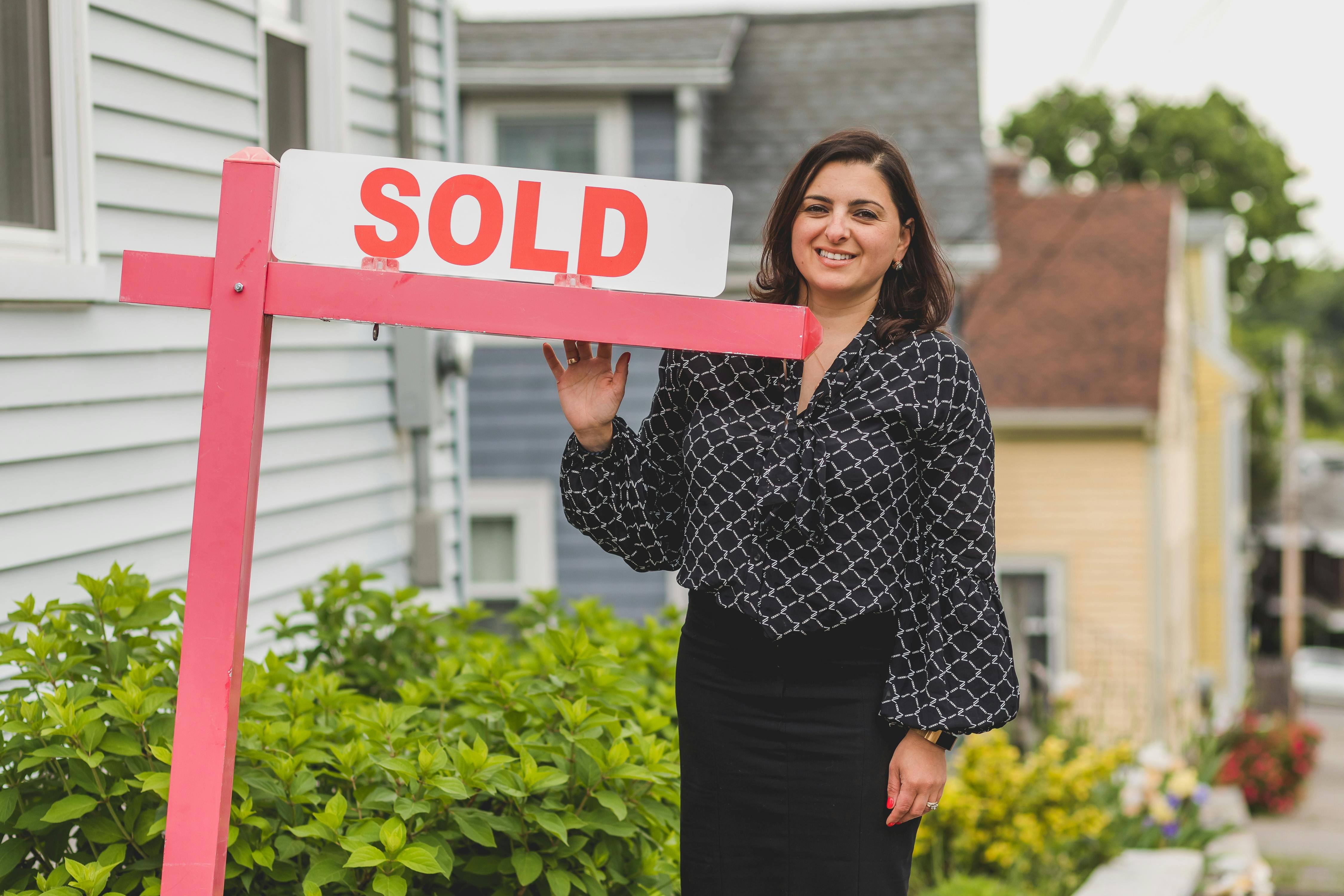 Working While Getting Your Illinois Real Estate License